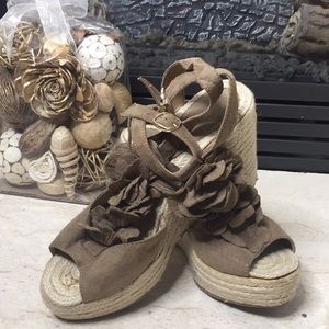 Charming Charlie Size 8 Dark Beige Wedges